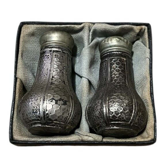 Vintage Metal Salt & Pepper Shaker Set W/Box‎ - Picture 4 of 5